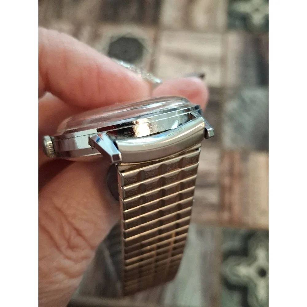 Timex Viscount 4014 3166 Self Winding Mens Watch. Silvertone Stretch Band, 36mm.